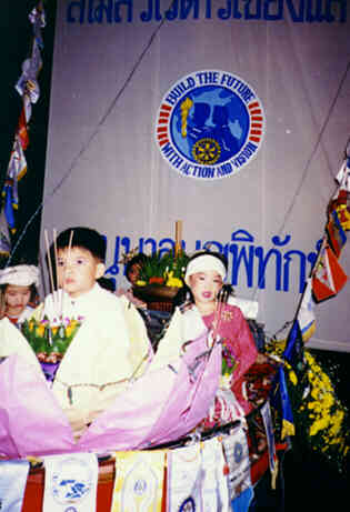 parade1.jpg - 20.6 K